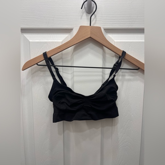 SKIMS seamless sculpt bra - Picture 2 of 6